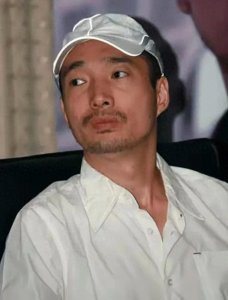 ​从车间小工到影帝：李易祥的传奇演艺路