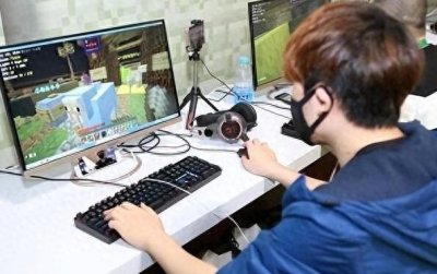 ​21岁小伙为爱轻生跳江称把钱捐了不还