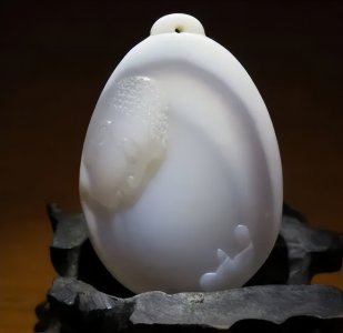 ​内蒙古沙漠中出现马瑙湖，却遭过度开采与破坏，三年损失20亿