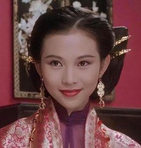 ​蔡少芬：弃豪门嫁小丈夫张晋，婚后连生3胎，如今一家5口其乐融融