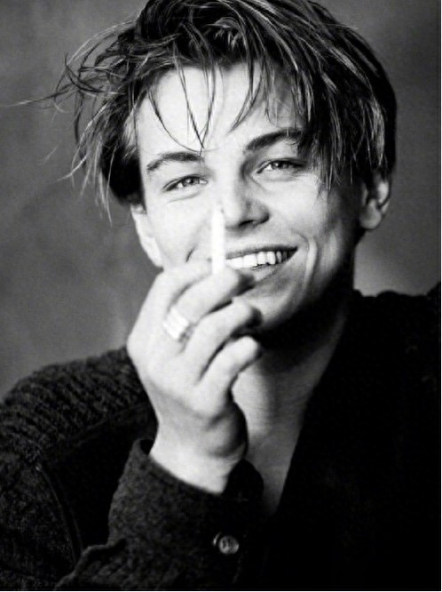 小李子23年前的写真惊艳众人，网友：每一张都能做头像