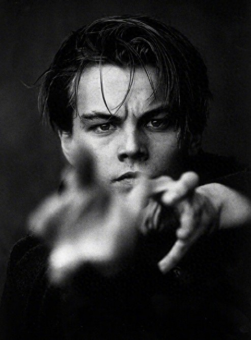 小李子23年前的写真惊艳众人，网友：每一张都能做头像