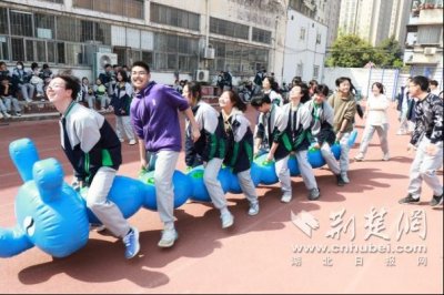 ​襄阳二十四中组织学生开展“花式”团建活动