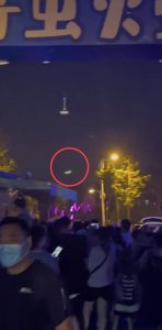 ​徐州一水族馆宣传放飞五万只萤火虫，游客：人多虫少，要求退票