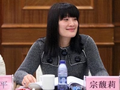 ​宗庆后千金宗馥莉白发未婚，嫁不出去？