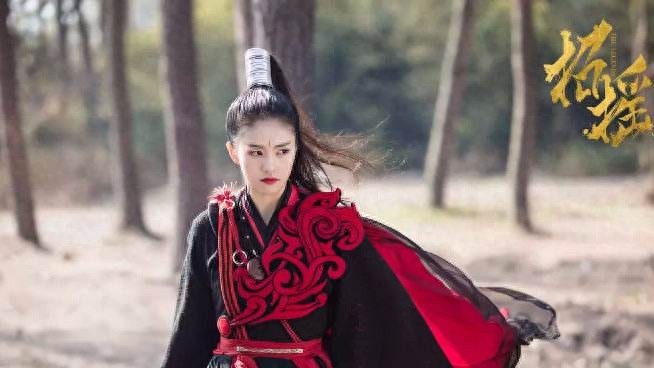 白鹿《招摇》路招摇造型，霸道无比，你被惊艳没？