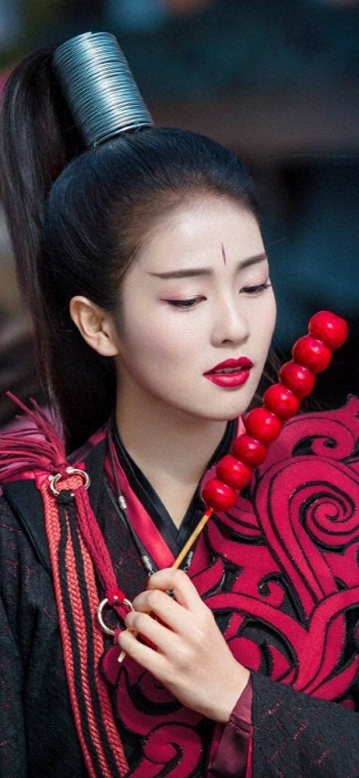 白鹿《招摇》路招摇造型，霸道无比，你被惊艳没？