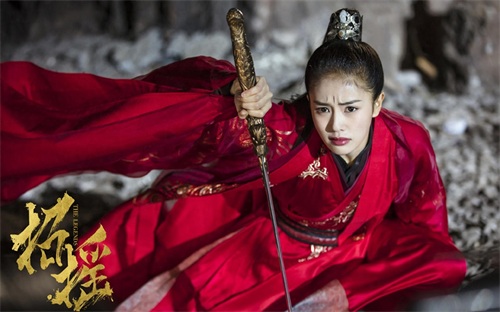 白鹿《招摇》路招摇造型，霸道无比，你被惊艳没？