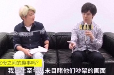 ​72岁三浦友和：头发花白还是很帅，跟山口百惠结婚44年感情如初