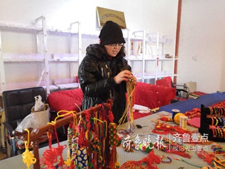 情报站｜烟台毓璜顶庙会，大红灯笼高高挂