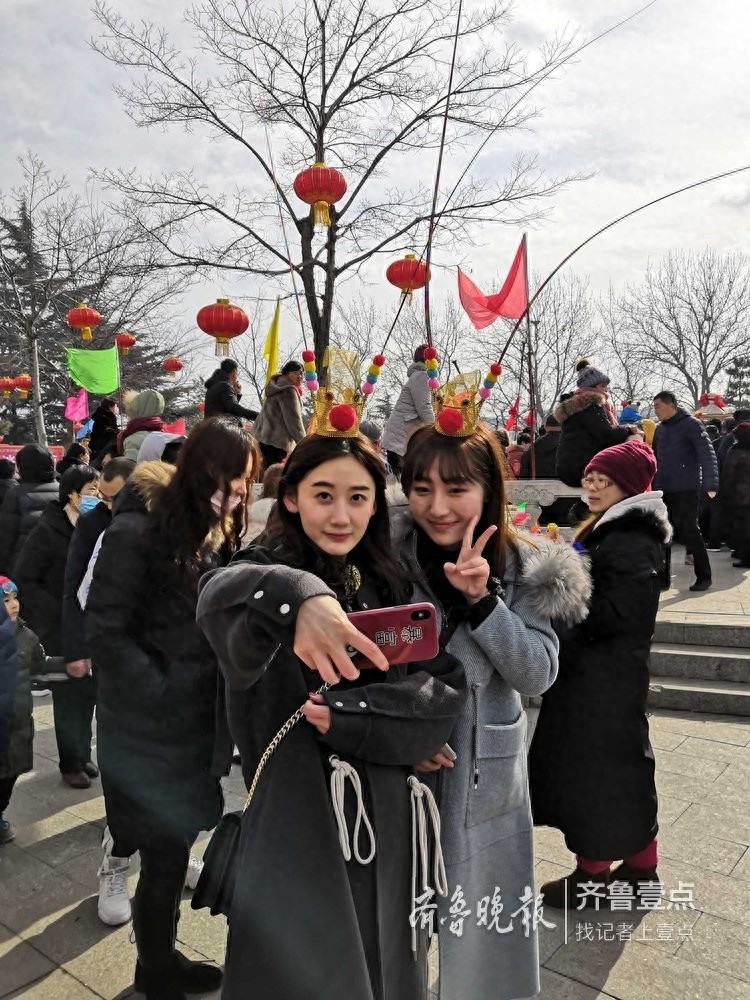 情报站｜烟台毓璜顶庙会，大红灯笼高高挂